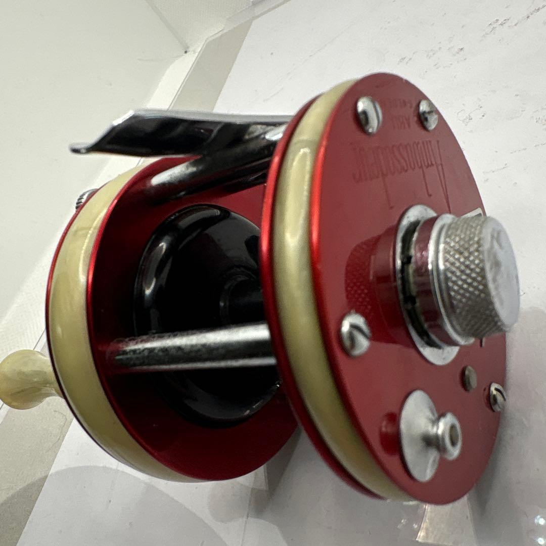 アブ2050 ベイトリール 赤/クリーム | Shop at Mercari from Japan