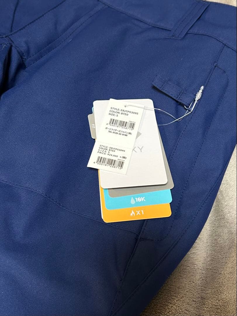 新品 ROXY スノーボードウェア Sサイズ　上下セット