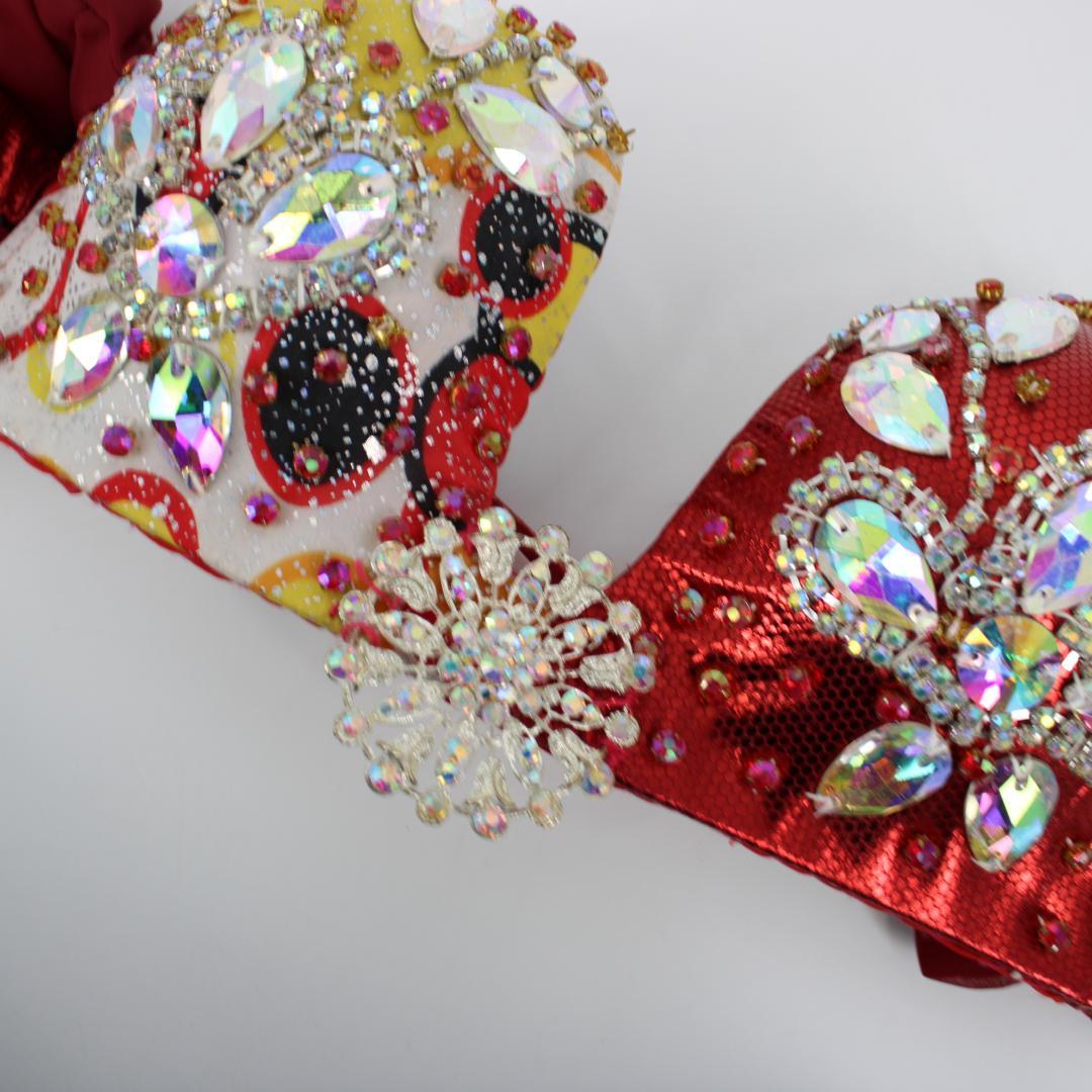 【ベリーダンス用オリエンタル衣装】多数ビジュー付き ラメ入りレッド 上下セット