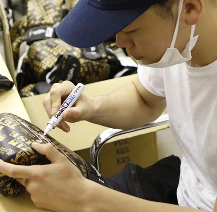 ファイテング原田のサイン付き ミニグローブ。【年号不明 紐切れ有り