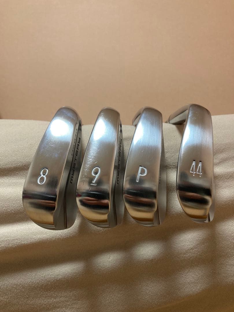 ミステリー HS830FORGED 中空アイアン４本＃８～44度