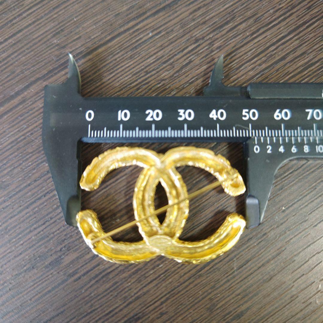 CHANEL ゴールド ダブル シャネルロゴブローチ