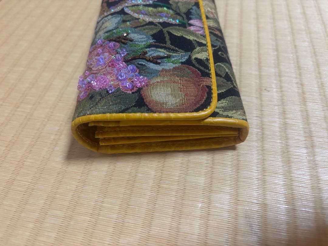 専用 Think Bee! フラワー刺繍 長財布