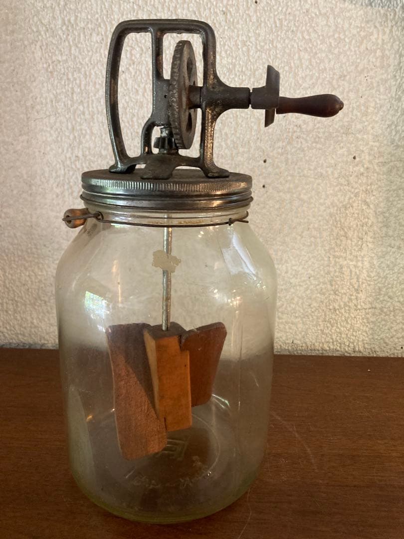 アンティーク　1950年代米国Vintage バター撹拌機です。