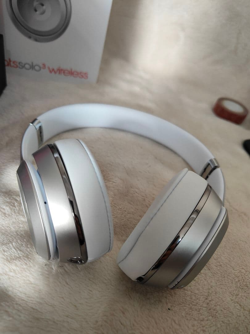 33)未使用beats solo3 wireless 特別版シルバー