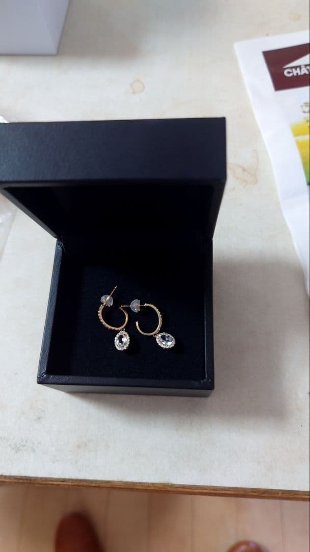 ホワイトトパーズメレダイヤC型ピアス K10（両耳）