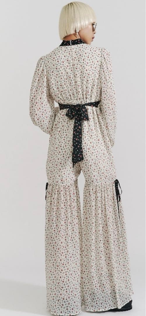 pameo pose 花柄　オールインワン　ホワイト