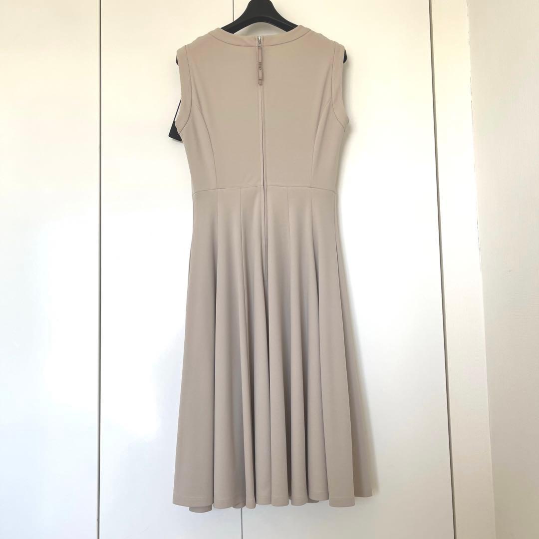【新品未使用】FOXEY ワンピース　ローレル　ベージュ　38サイズ　タグ付