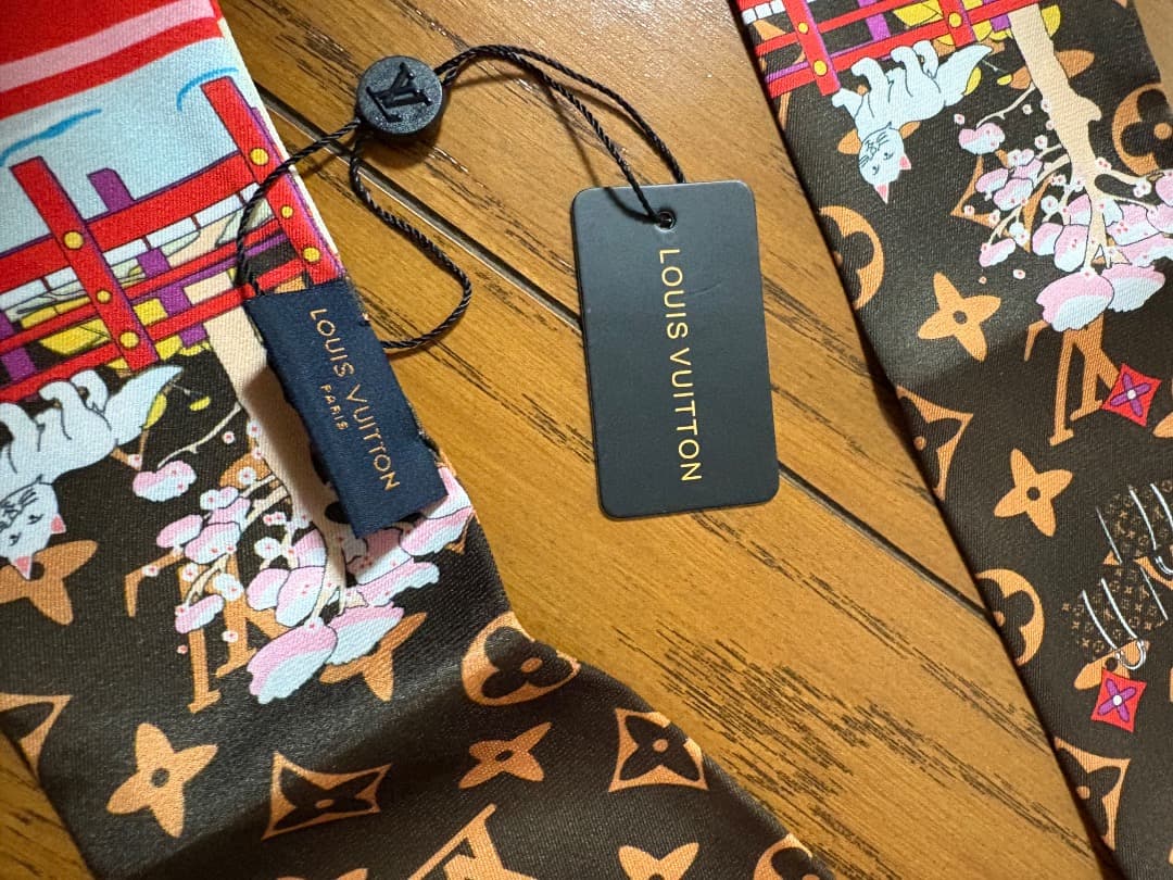 LOUIS VUITTON 桜とキャラクター柄スカーフ