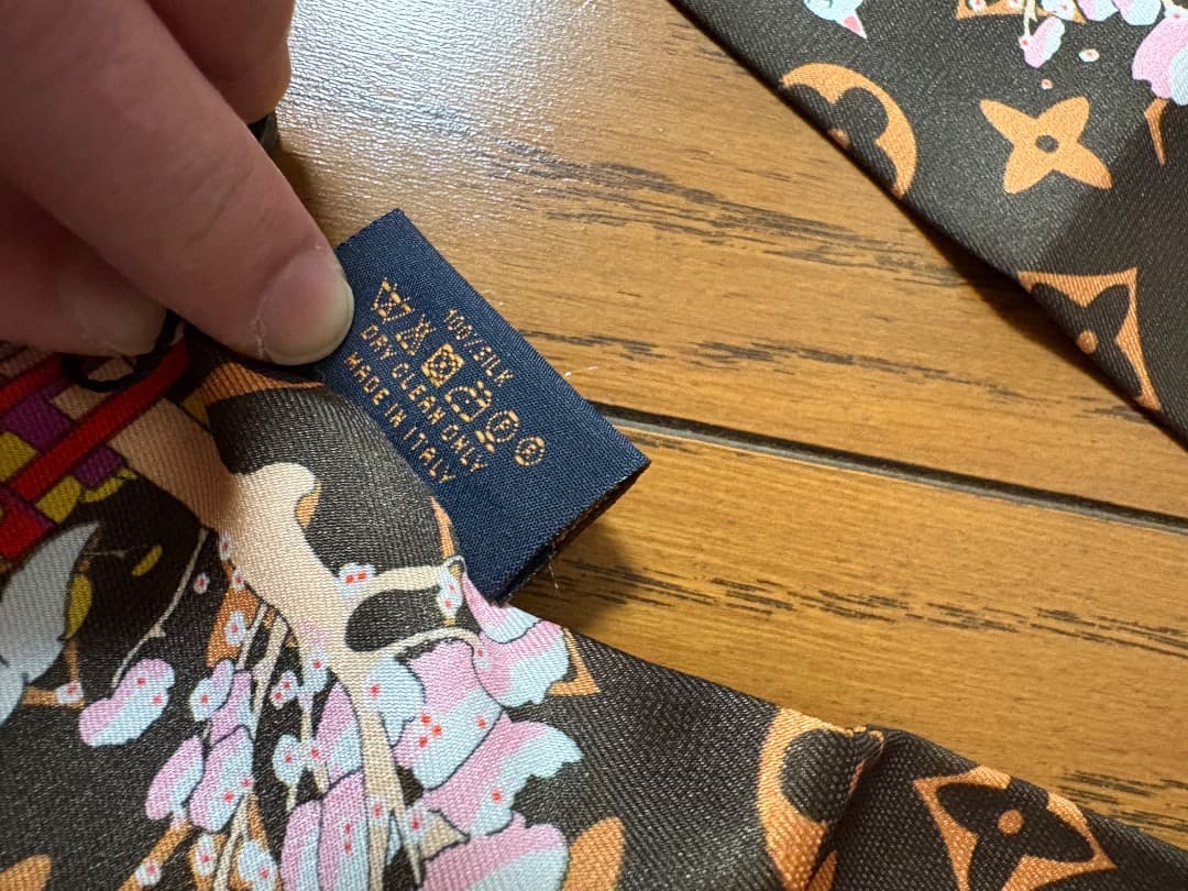 LOUIS VUITTON 桜とキャラクター柄スカーフ