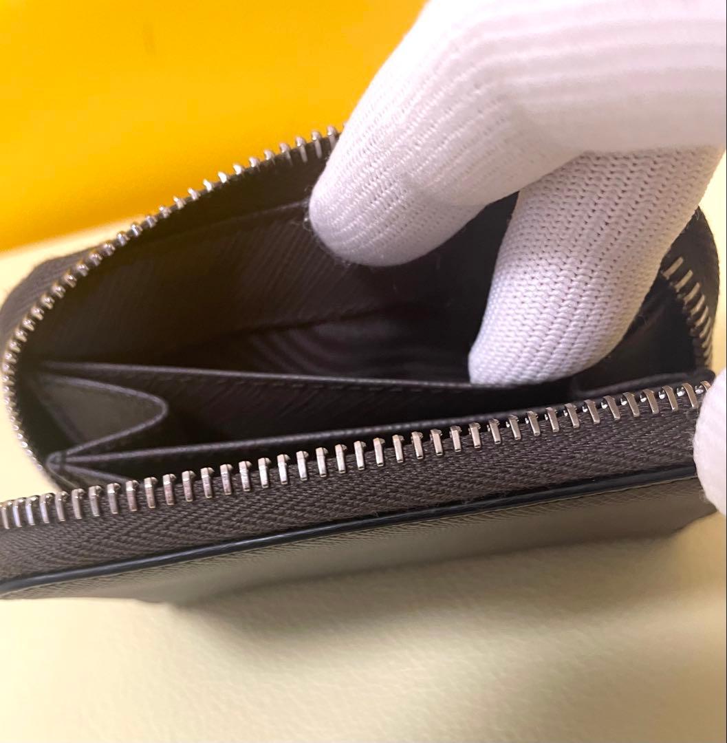 【美品】PRADA レザーケース 2MM003(定価96800円)