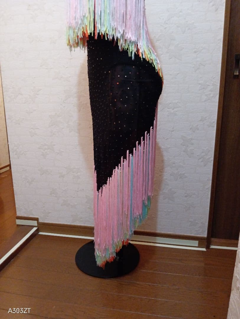 ジャンティ, フリンジ付きラテンドレス