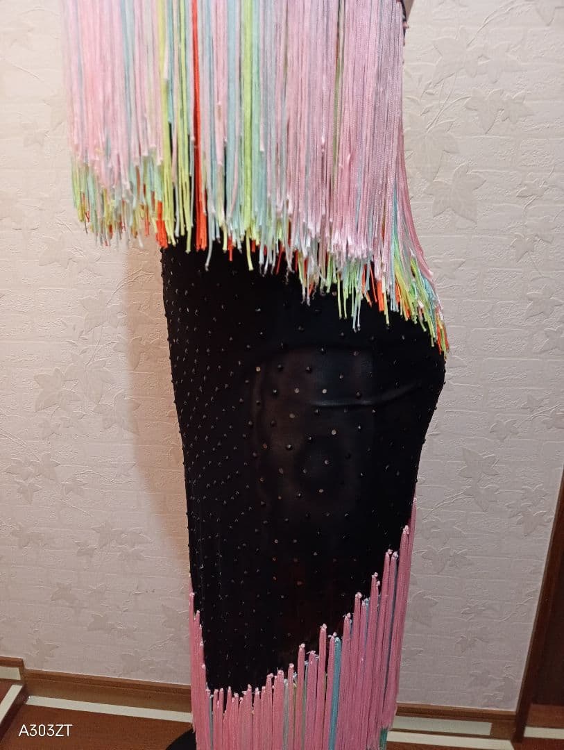 ジャンティ, フリンジ付きラテンドレス