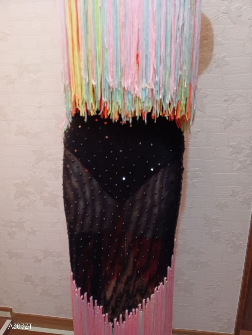 ジャンティ, フリンジ付きラテンドレス