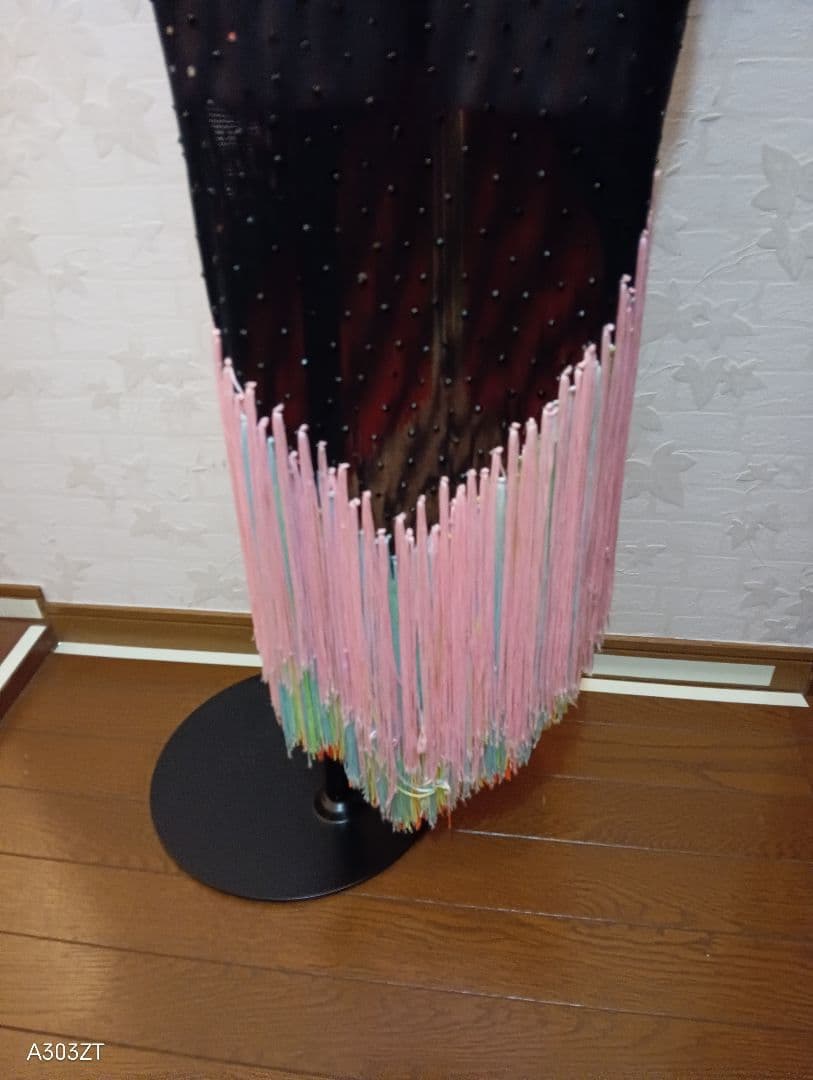 ジャンティ, フリンジ付きラテンドレス