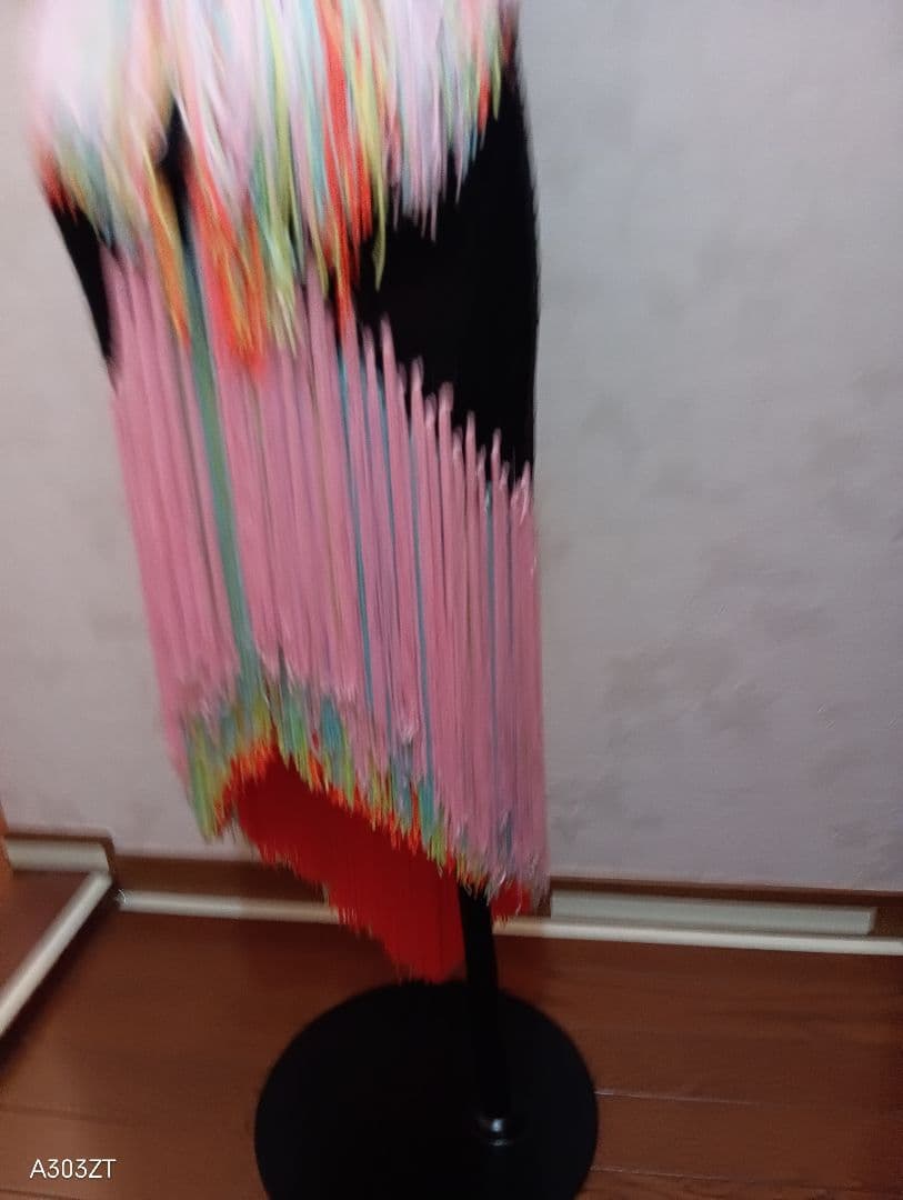 ジャンティ, フリンジ付きラテンドレス