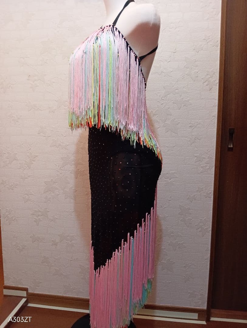 ジャンティ, フリンジ付きラテンドレス