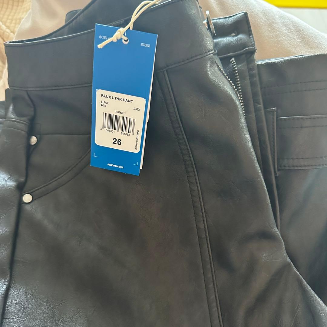 新品26⭐️ADILENIUM シーズン 3 ビンテージ フェイクレザーパンツ黒白