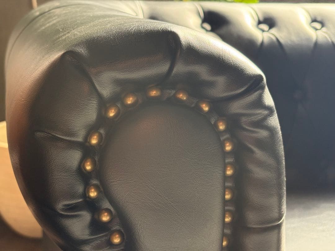 本革　チェスターフィールド　アームチェア　リベット打ち　ボタンダウン　YZ