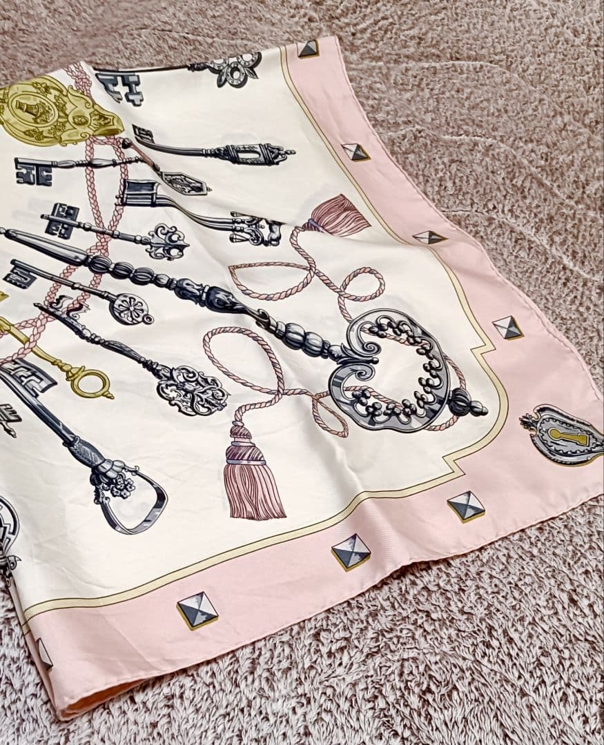 HERMÈS カレ90 LES CLES 鍵モチーフ シルクスカーフ【⠀美品】