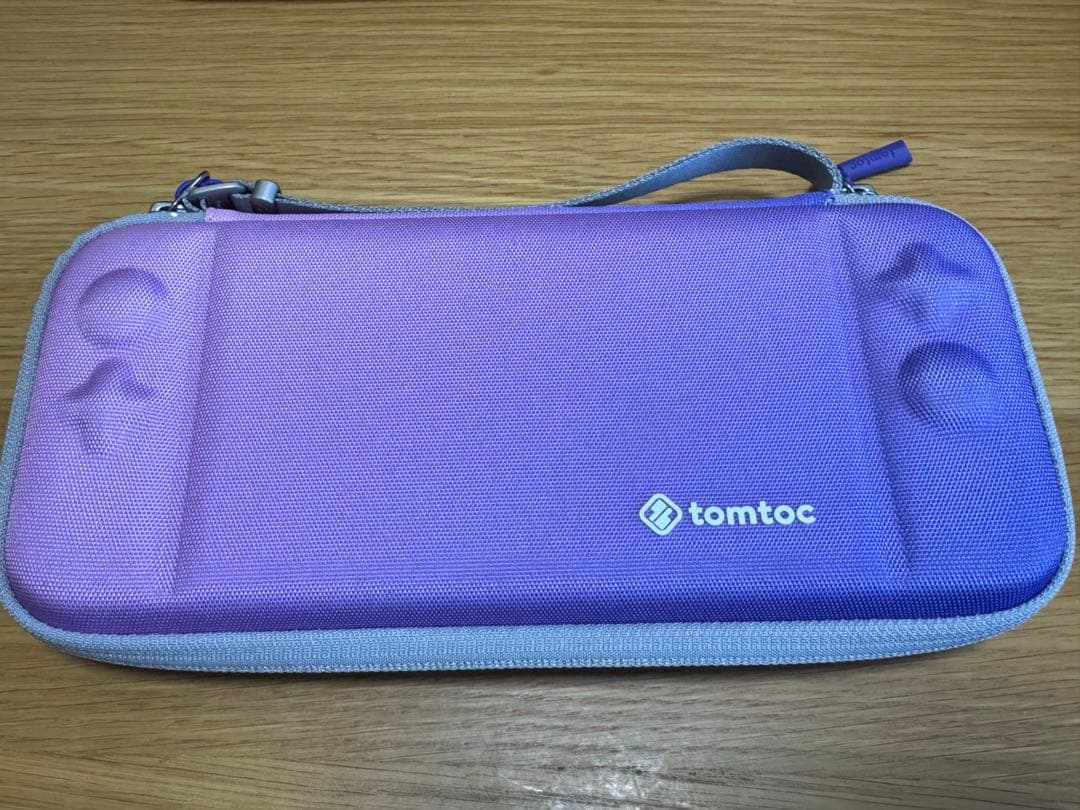 Nintendo Switch本体と付属品【収納ケース2種付き】