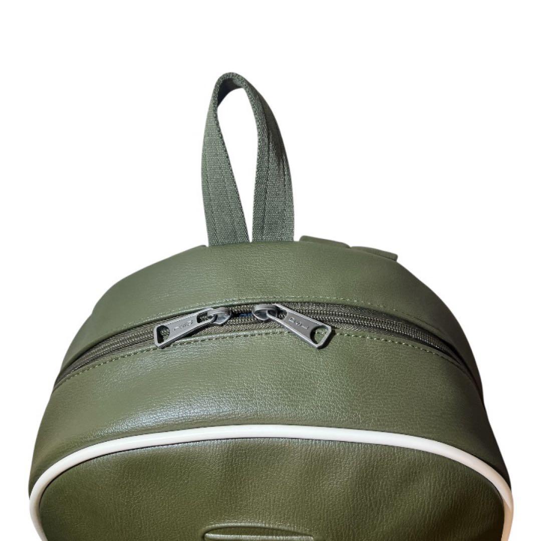 【未使用品】DIESEL オリーブグリーン バックパック　リュック　ユニセックス