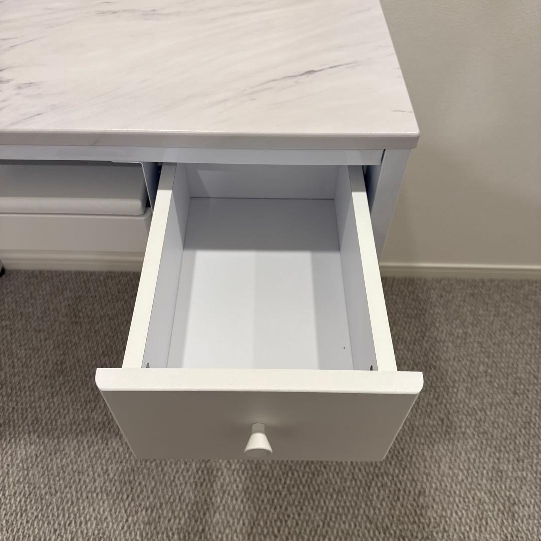 [最終値下げ]コンパクト マーブル/ホワイト 引き出し付き デスク LOWYA