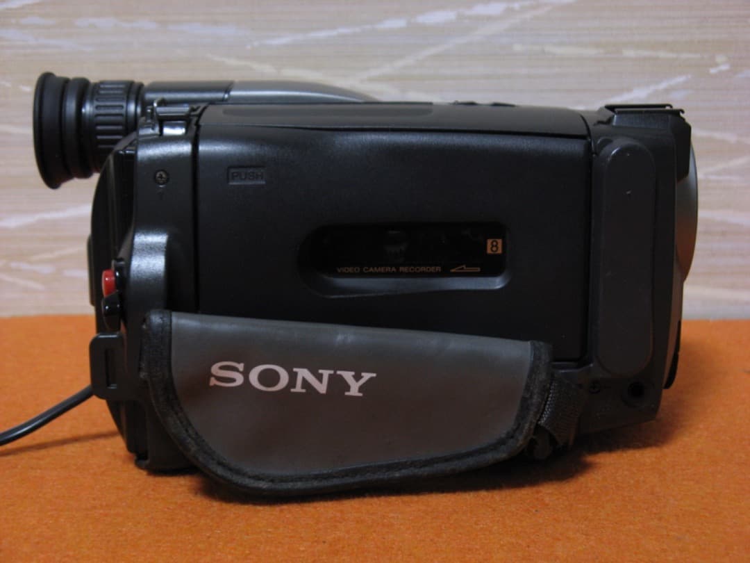 動作OK❗️☆SONYの液晶8ミリビデオカメラ・CCD-TRV513