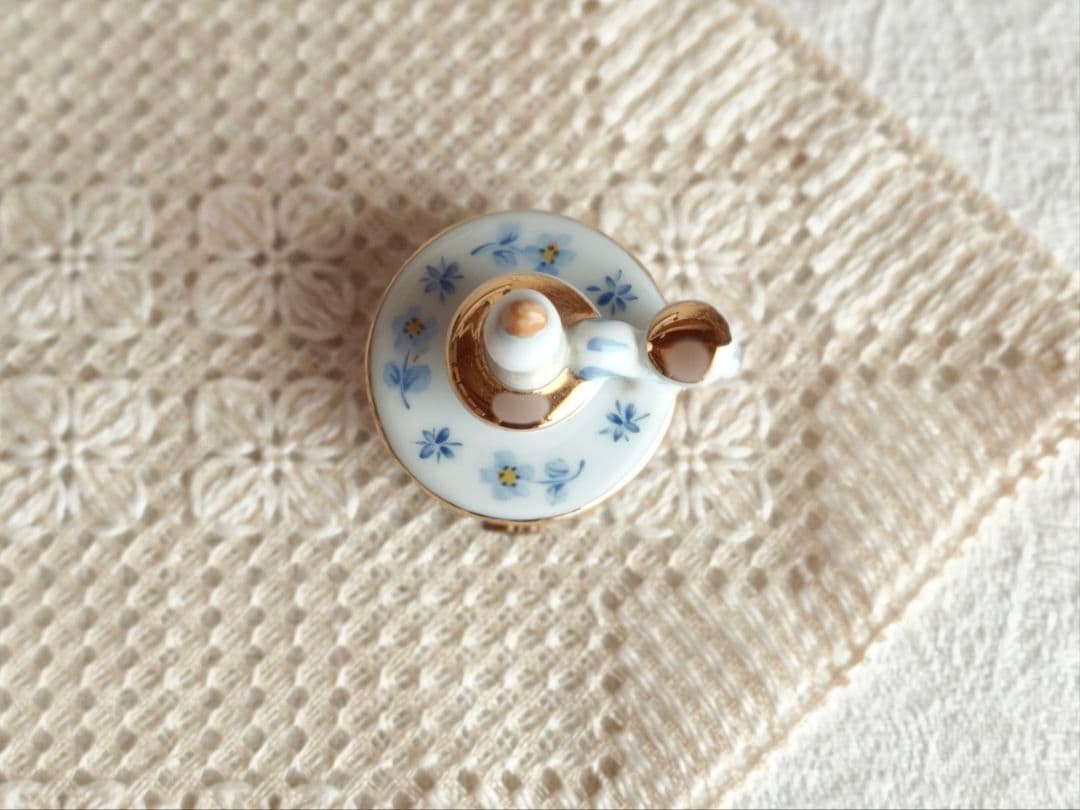 * vintage case ❀ 陶器製 キャンドル型の ジュエリーケース