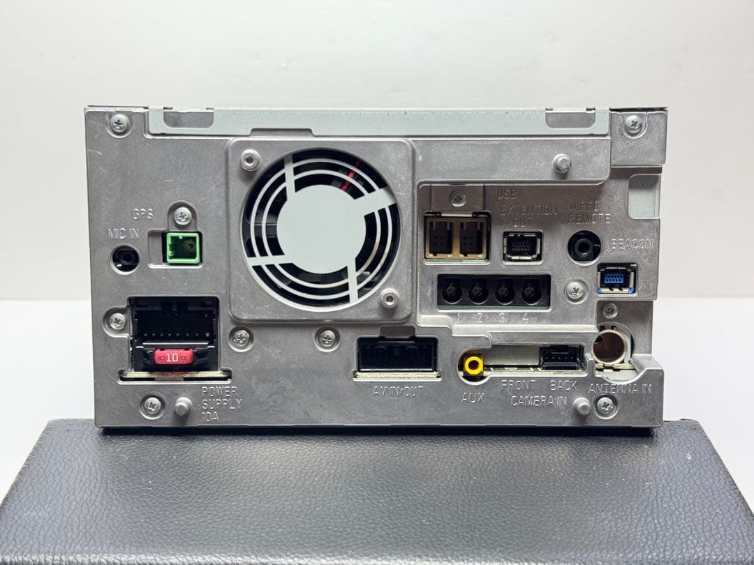 タッチパネル新品 AVIC-ZH07 2020年地図　新品ファン カロッツェリア