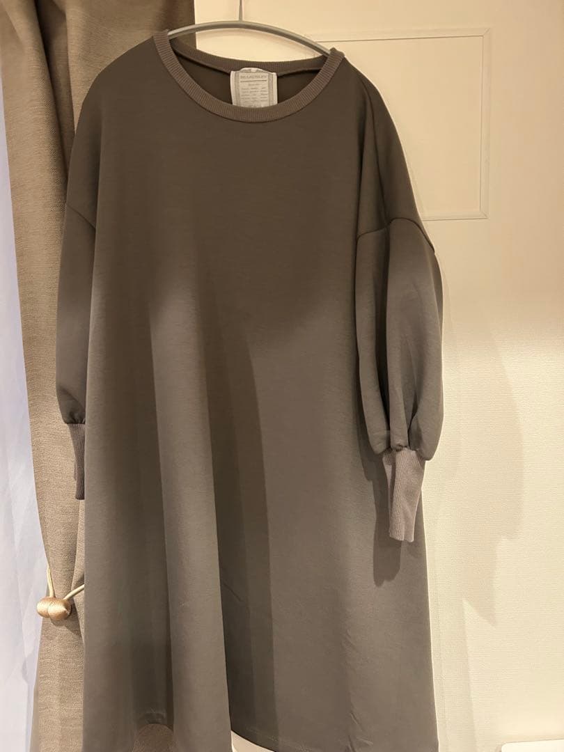 ビアズリー袖パフダンボールワンピース