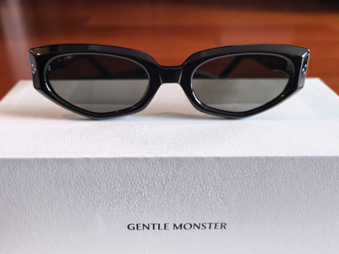 [未使用]GENTLE MONSTER ジェントルモンスターブラックサングラス