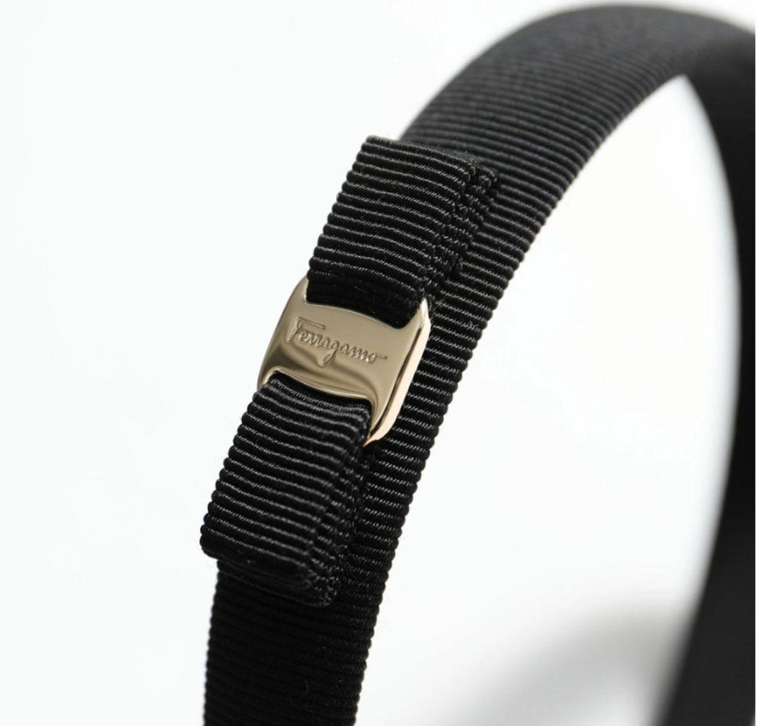 フェラガモ カチューシャ ブラック リボン付き