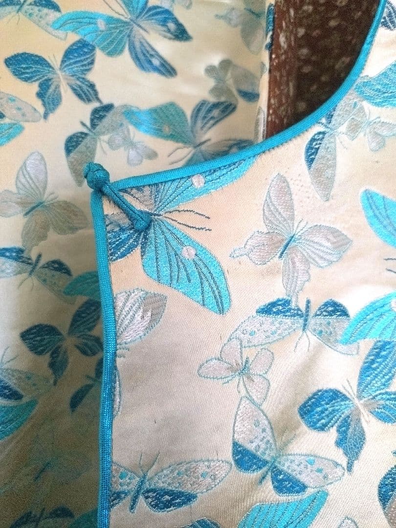 くりーむぽん様用　蝶の刺繍のモンゴル民族衣装