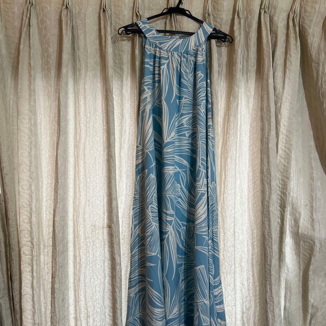 葉柄プリントの水色ムームー