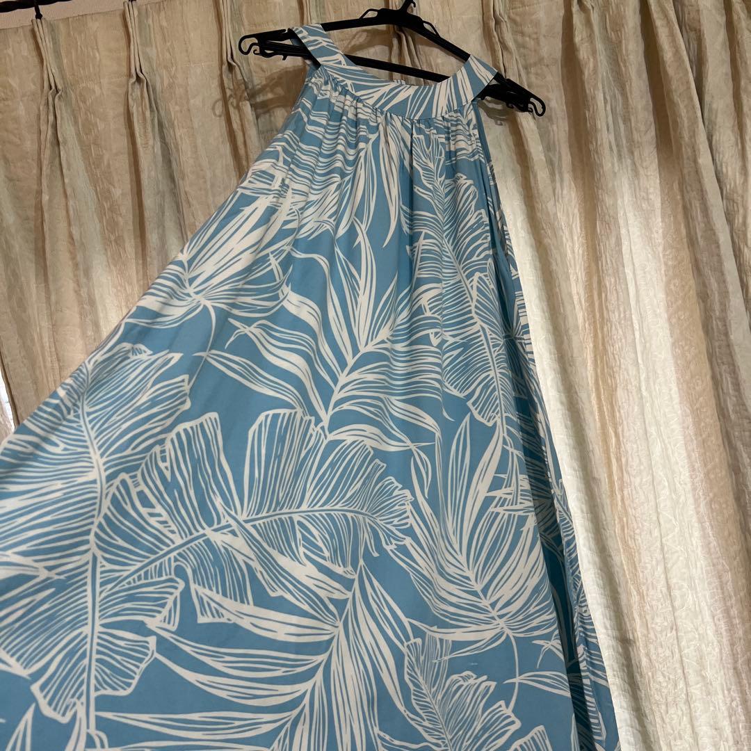 葉柄プリントの水色ムームー