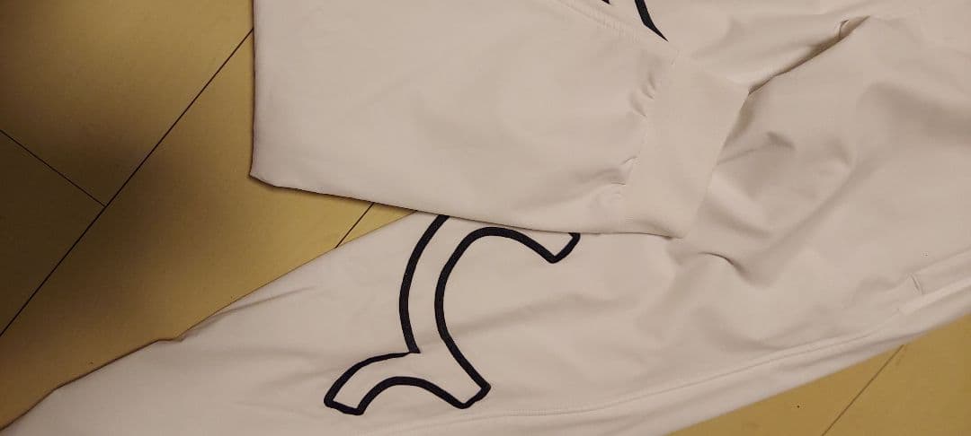 ムータ　muta　裏起毛　ホワイト ジョガーパンツ ロゴ入り