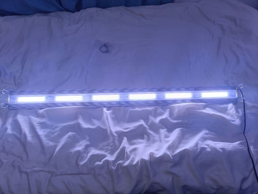 アクロ　トライアングルLED VIVID120 吊り下げ式&スタンド付き ②