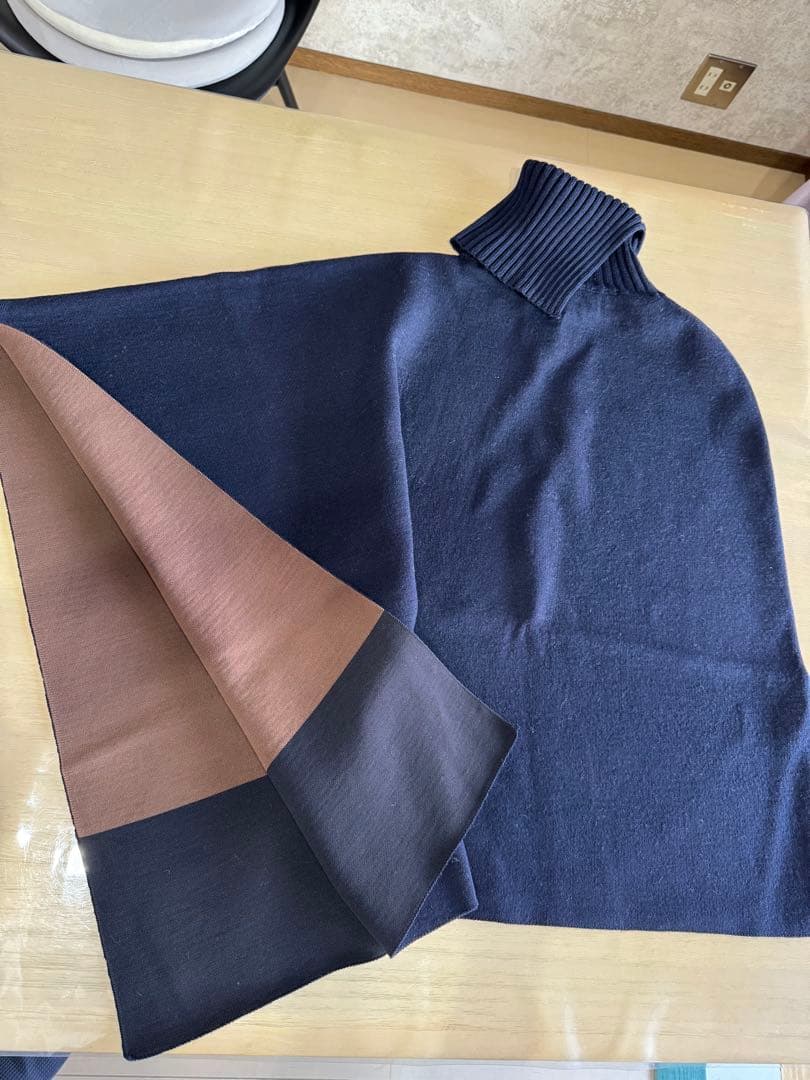マルニ ネイビー タートルネック ポンチョ 最高 の