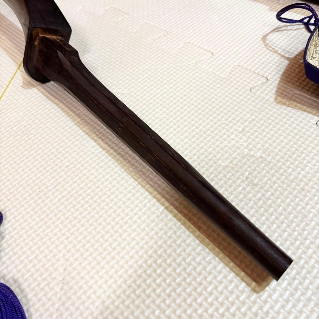 長唄三味線 細棹 紫檀 丸打胴 犬皮 鼈甲撥 山サワリ 糸巻き黒