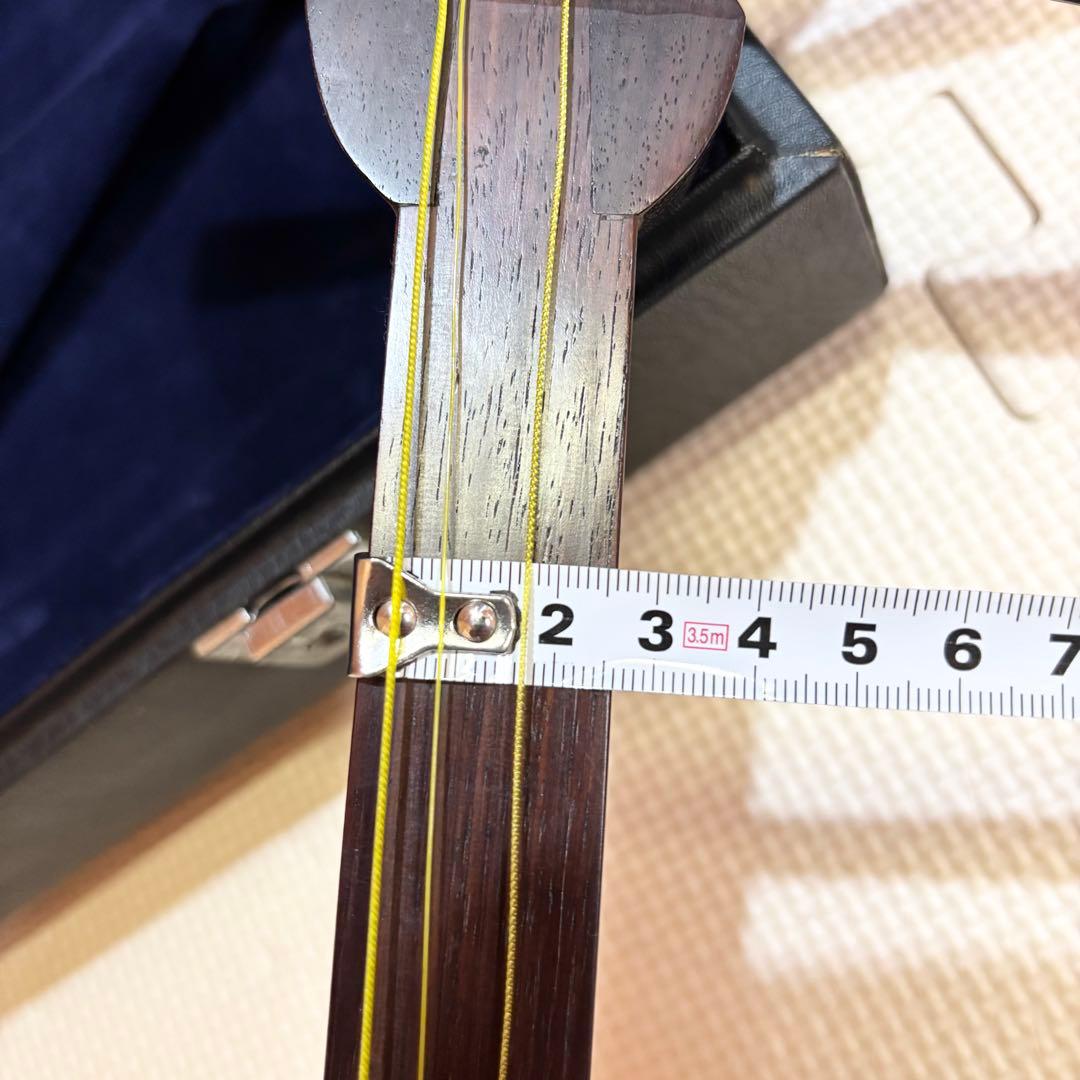 長唄三味線 細棹 紫檀 丸打胴 犬皮 鼈甲撥 山サワリ 糸巻き黒