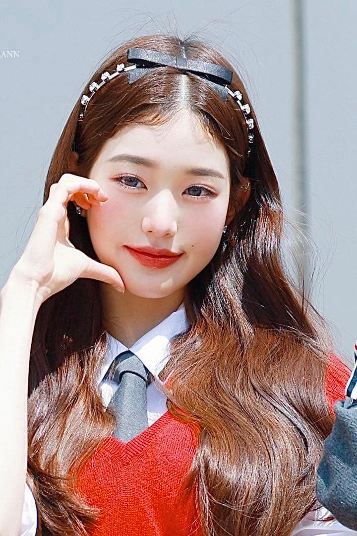 MIUMIU♡ビジュー リボン カチューシャ ウォニョンちゃん着用 - メルカリ