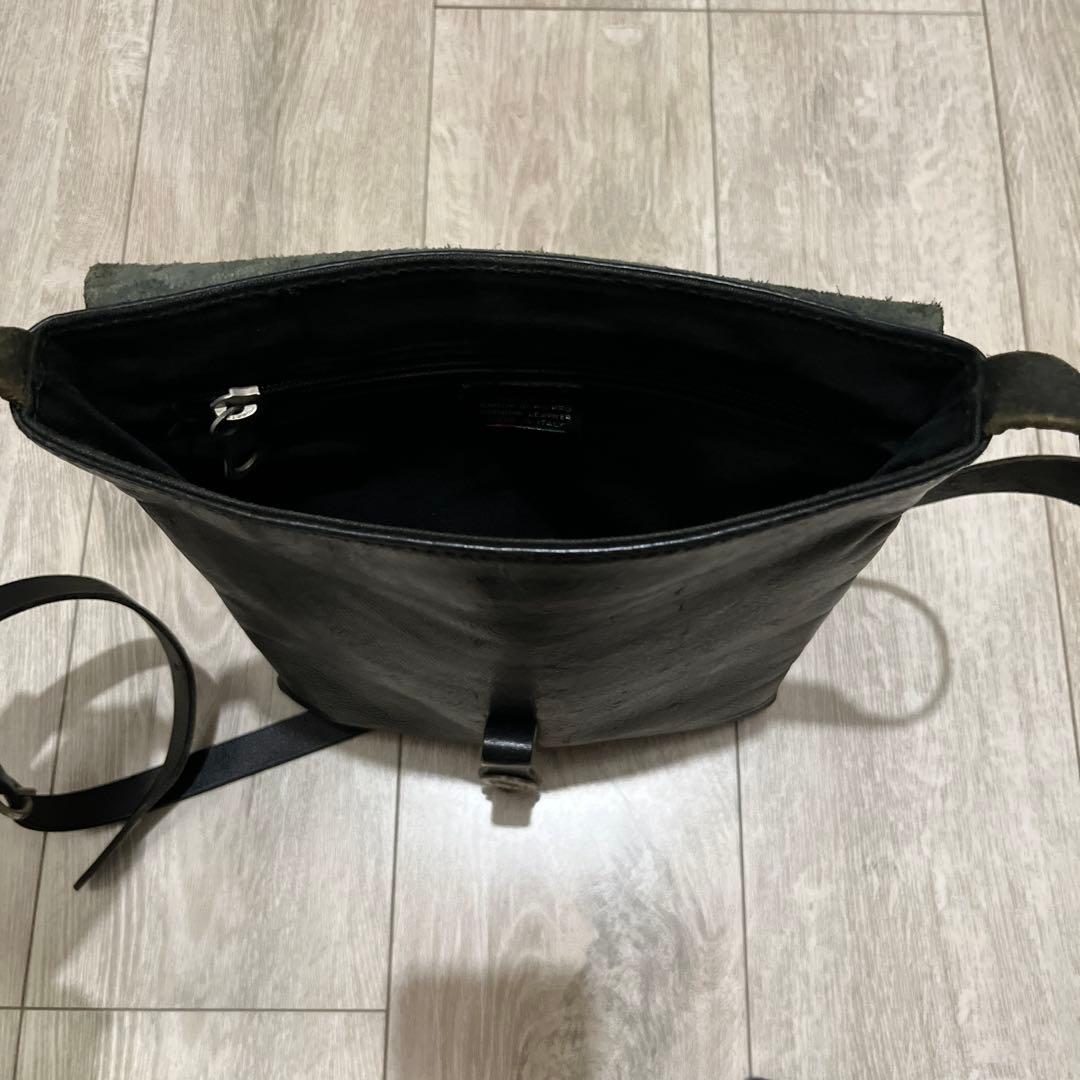 おふじ様⭐︎ IL BISONTE ブラックレザーショルダーバッグ