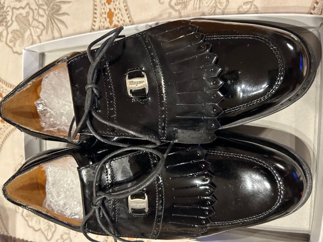黒エナメルのフェラガモ　ゴルフシューズ　23.5cm