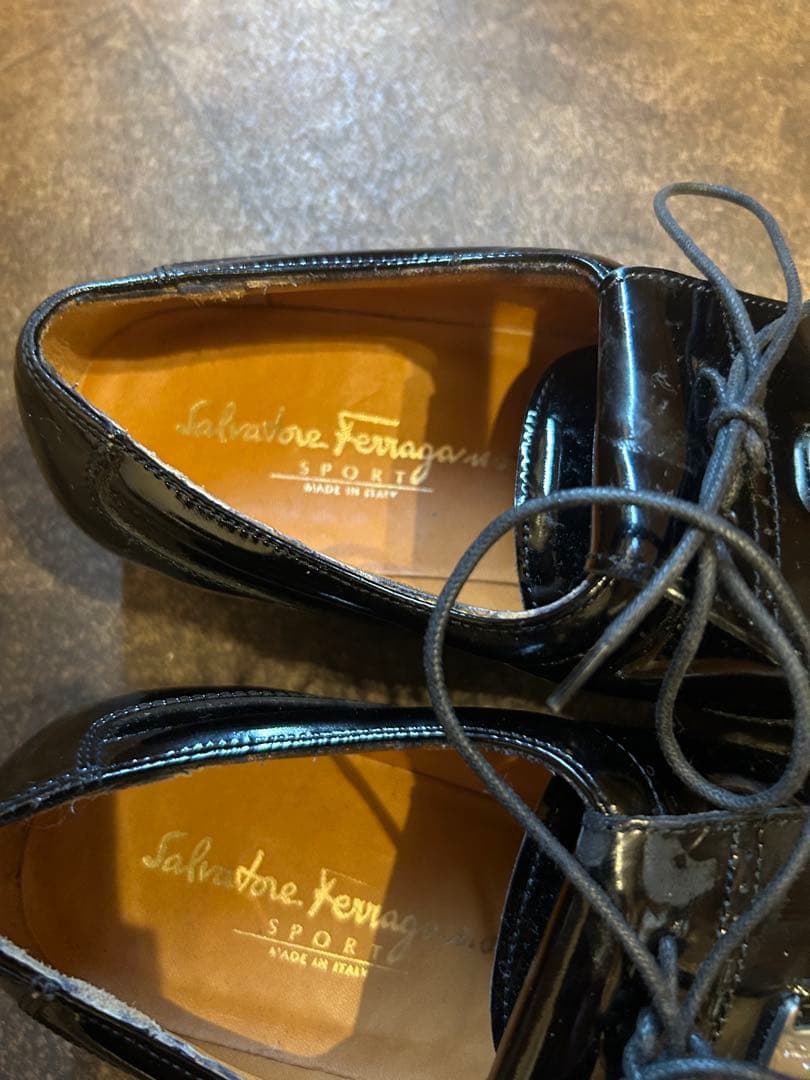 黒エナメルのフェラガモ　ゴルフシューズ　23.5cm