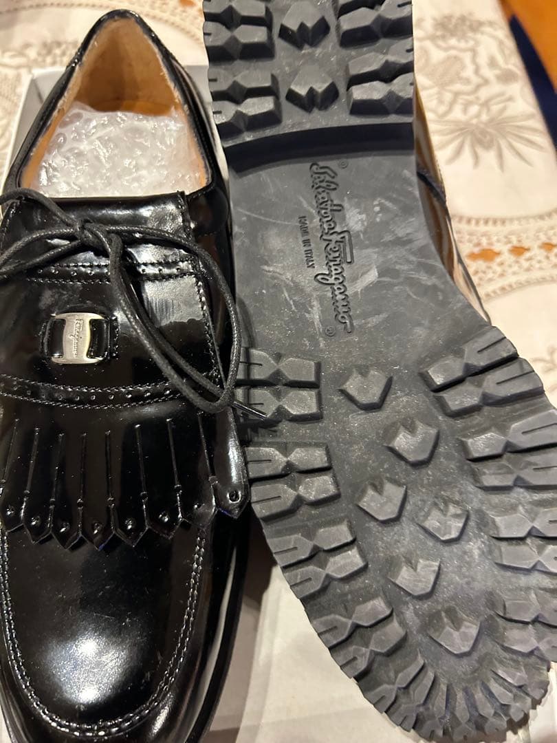 黒エナメルのフェラガモ　ゴルフシューズ　23.5cm