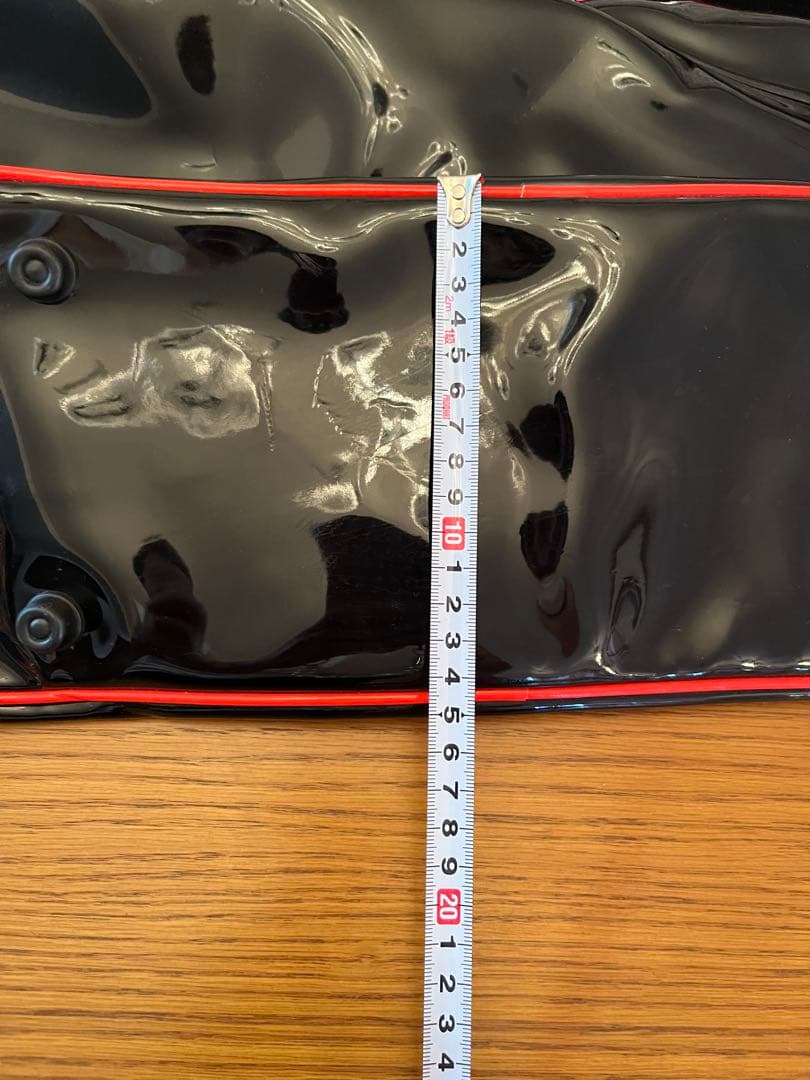 未使用品 美品 バイエルンミュンヘン エナメルバッグ 黒 赤 ブランドロゴ