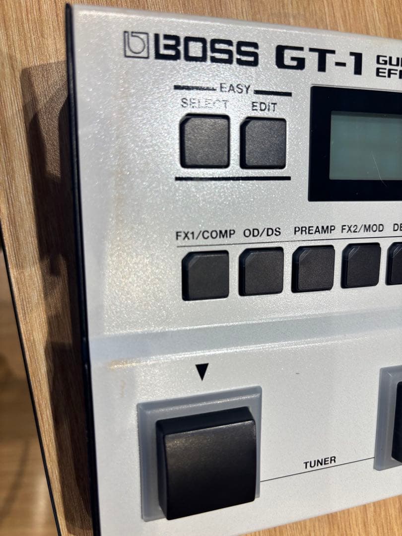 BOSS GT-1 ホワイト 限定カラー　ボス　マルチ•エフェクター