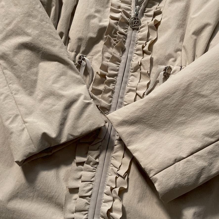 【近年モデル✨】インゲボルグ　中綿フーデットロングコート フリル Aライン L