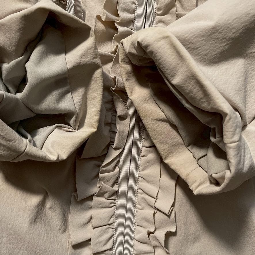 【近年モデル✨】インゲボルグ　中綿フーデットロングコート フリル Aライン L